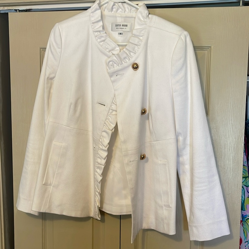 Ruffle white jacket